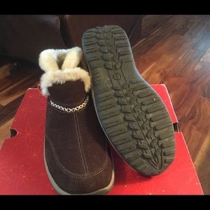 Women 10 M Snow Boots Leather upper Essle Strige.